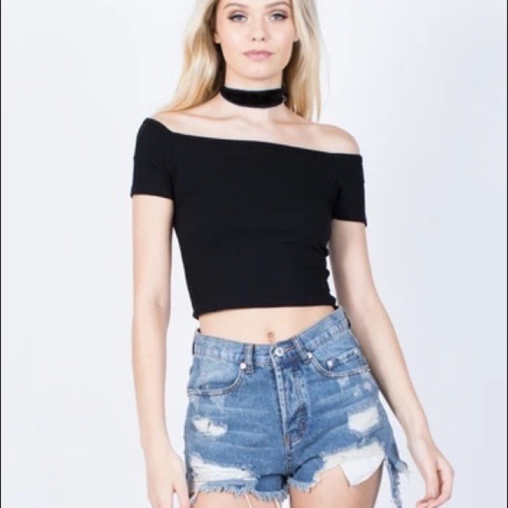 Sexy choker attached crop top